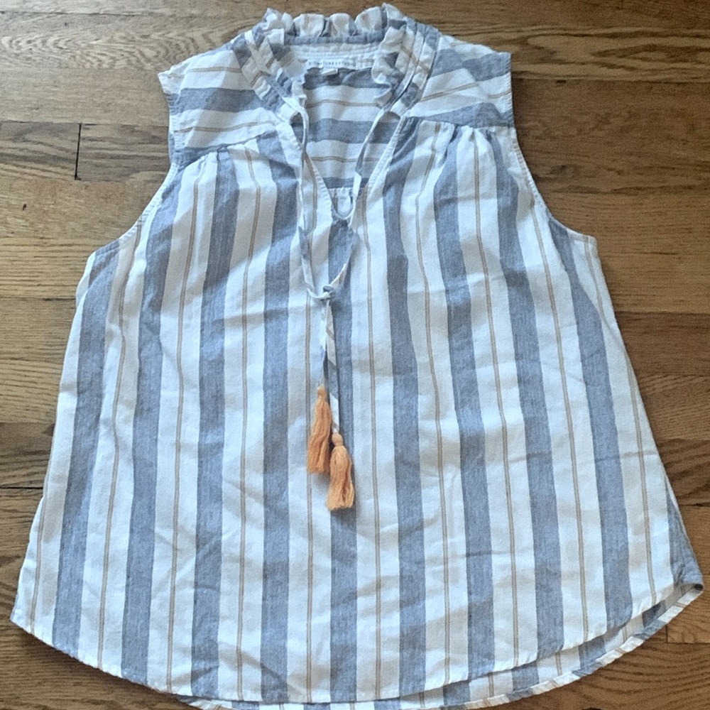 Signature Studios sleeveless top size Large